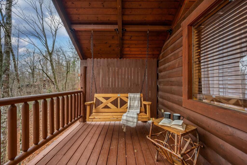 Log Cabin, Hot Tub, Fireplace, Pool Table & Views! Sevierville Exterior foto
