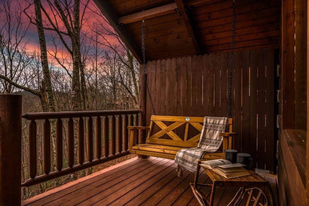 Log Cabin, Hot Tub, Fireplace, Pool Table & Views! Sevierville Exterior foto