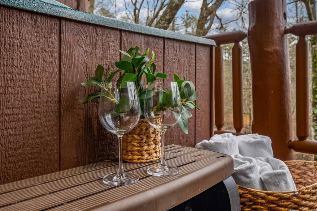 Log Cabin, Hot Tub, Fireplace, Pool Table & Views! Sevierville Exterior foto