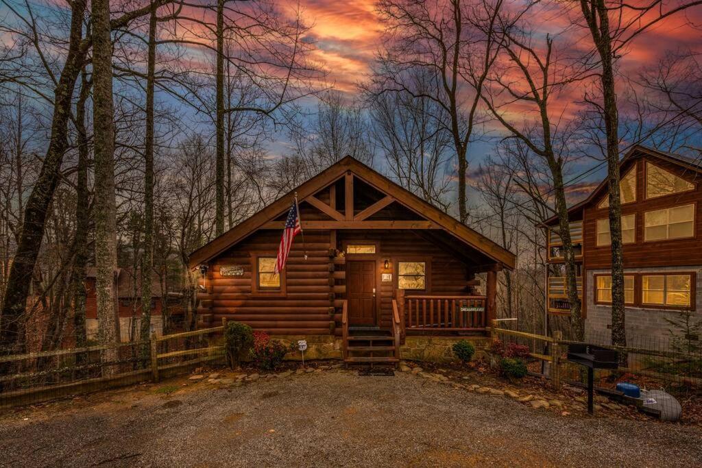 Log Cabin, Hot Tub, Fireplace, Pool Table & Views! Sevierville Exterior foto