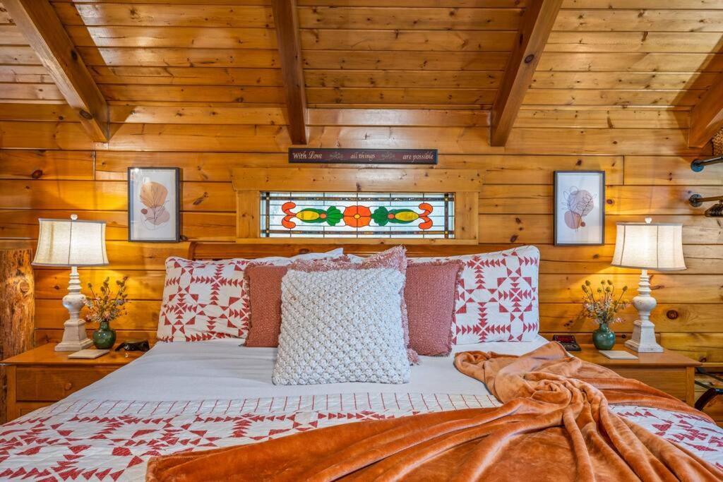 Log Cabin, Hot Tub, Fireplace, Pool Table & Views! Sevierville Exterior foto
