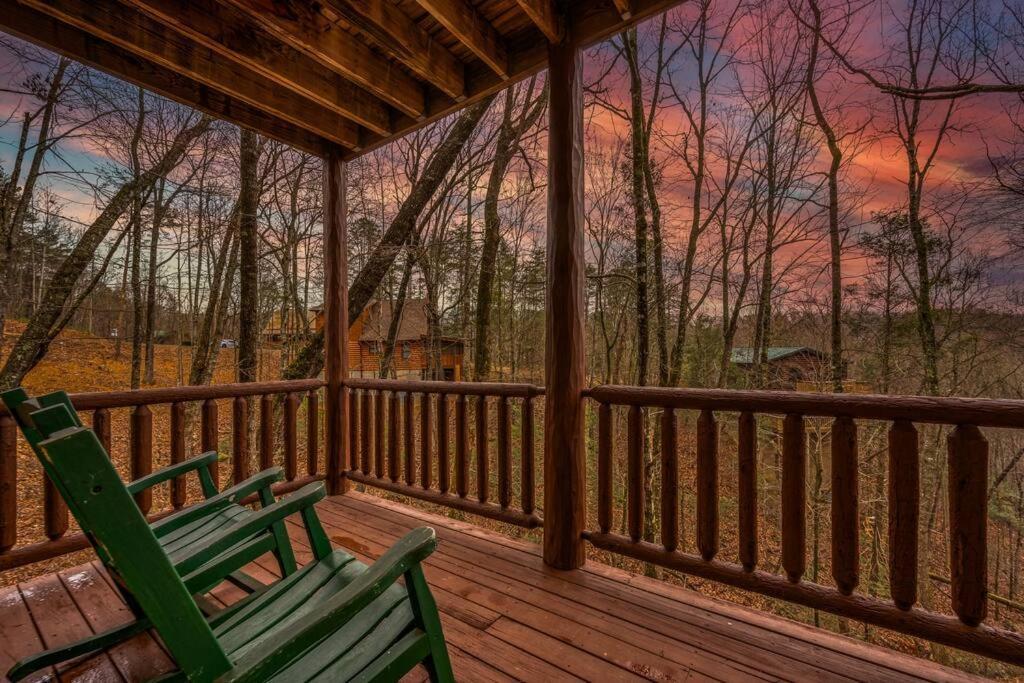 Log Cabin, Hot Tub, Fireplace, Pool Table & Views! Sevierville Exterior foto